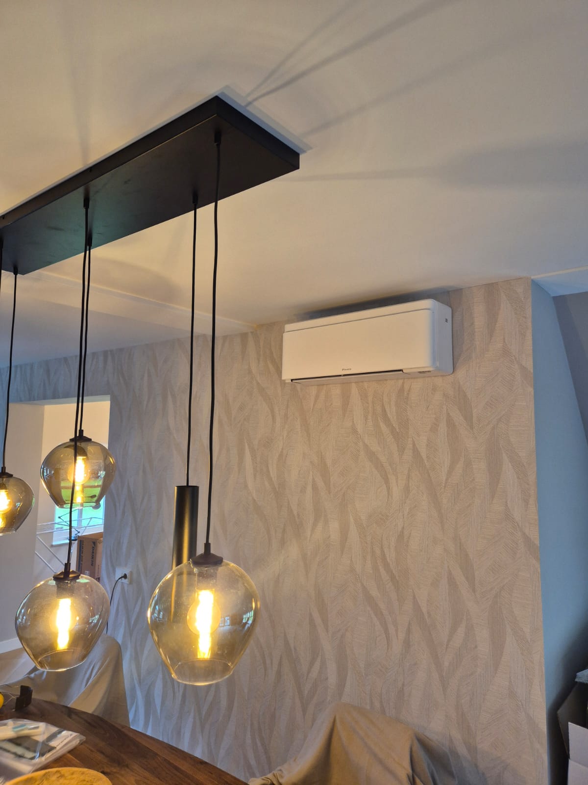 Daikin airco geplaatst in woonkamer door MKI-Techniek